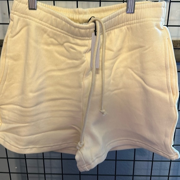 - balance sweatshort by Rumored. Nwt. Comparable with Lululemon. Eggshell color - Picture 2 of 4
